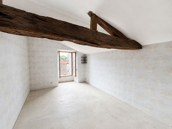 MAISON À RÉINVENTER AU COEUR DE LA CAMPAGNE DE NUEIL-SUR-LAYON