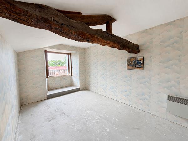 MAISON À RÉINVENTER AU COEUR DE LA CAMPAGNE DE NUEIL-SUR-LAYON