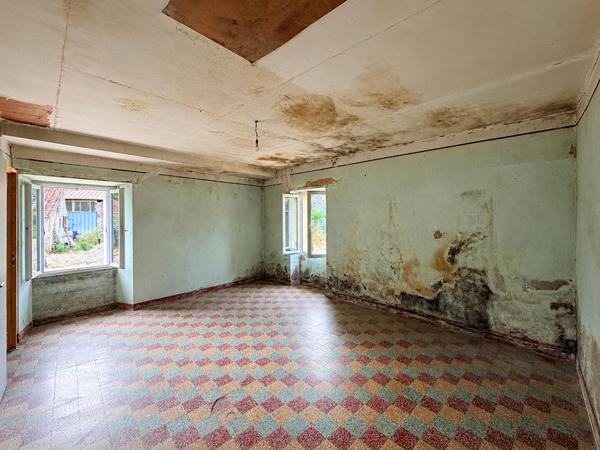 MAISON À RÉINVENTER AU COEUR DE LA CAMPAGNE DE NUEIL-SUR-LAYON