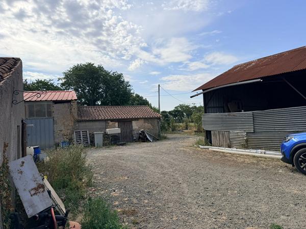 MAISON À RÉINVENTER AU COEUR DE LA CAMPAGNE DE NUEIL-SUR-LAYON