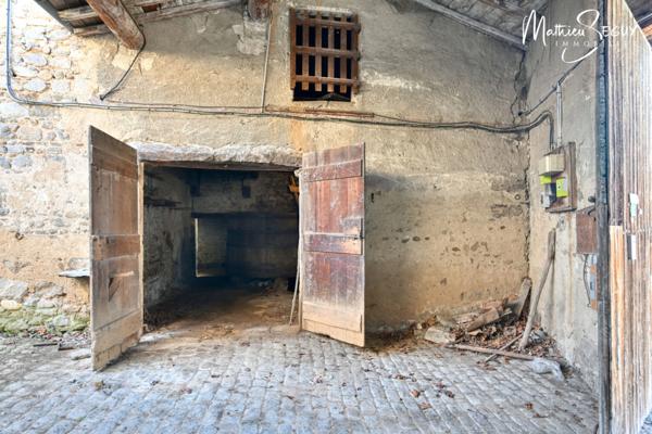 Maison à potentiel : Maisonnette avec dépendances à potentiel, 25m² d’extérieur / sur une parcelle bâtie de 290m²