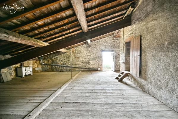 Maison à potentiel : Maisonnette avec dépendances à potentiel, 25m² d’extérieur / sur une parcelle bâtie de 290m²