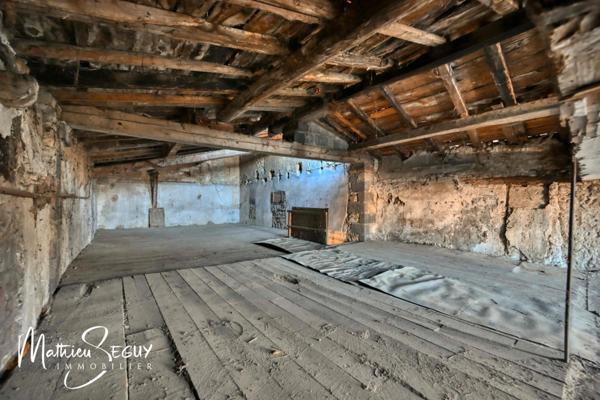 Maison à potentiel : Maisonnette avec dépendances à potentiel, 25m² d’extérieur / sur une parcelle bâtie de 290m²