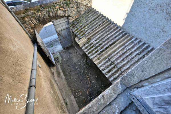 Maison à potentiel : Maisonnette avec dépendances à potentiel, 25m² d’extérieur / sur une parcelle bâtie de 290m²