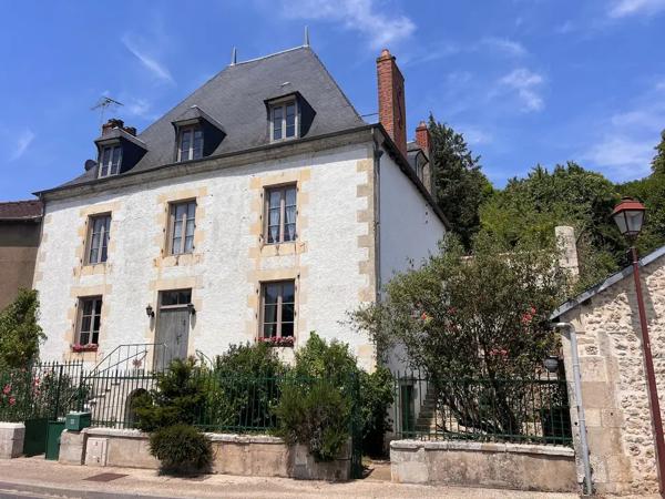 Maison de Maître rénovée de 5 chambres avec piscine et garag