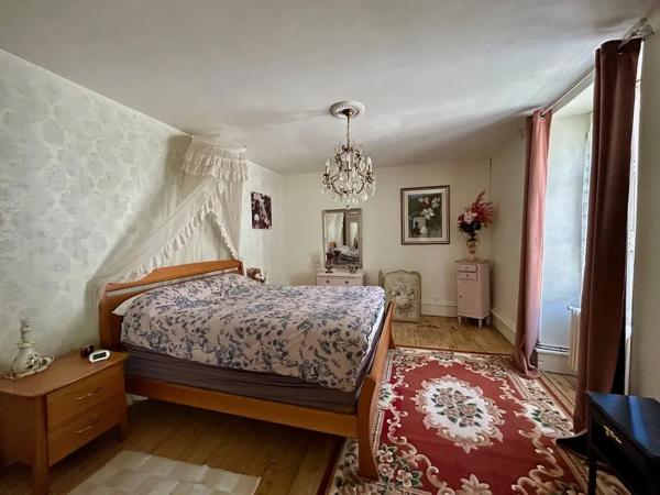Maison de Maître rénovée de 5 chambres avec piscine et garag