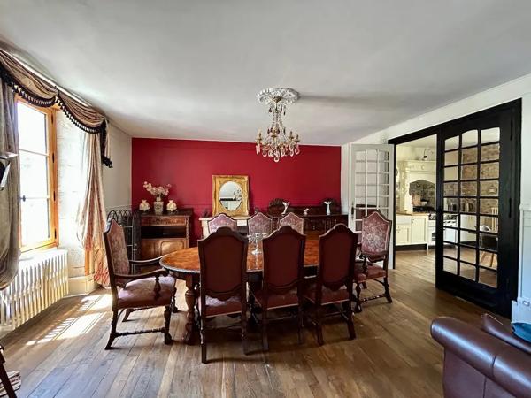 Maison de Maître rénovée de 5 chambres avec piscine et garag
