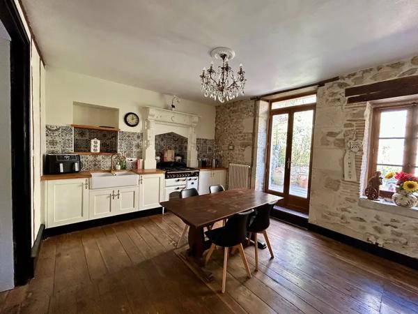 Maison de Maître rénovée de 5 chambres avec piscine et garag
