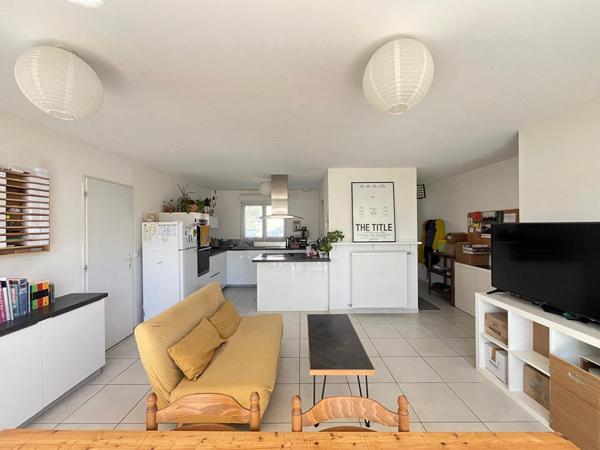 Maison récente avec 3 chambres au centre ville de Bessières !