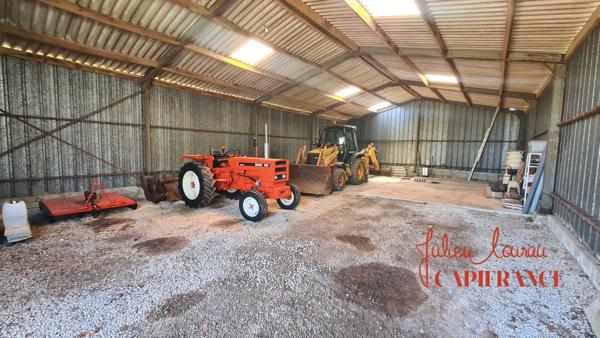 Dpt Finistère (29), à vendre SCAER Hangar d'environ 200 m² sur 5790 m² de Terrain.