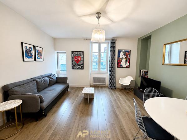 Appartement - Type 2 - La Rochelle Hyper centre - Secteur Marché central €299 000 ** - Référence JH680ED7