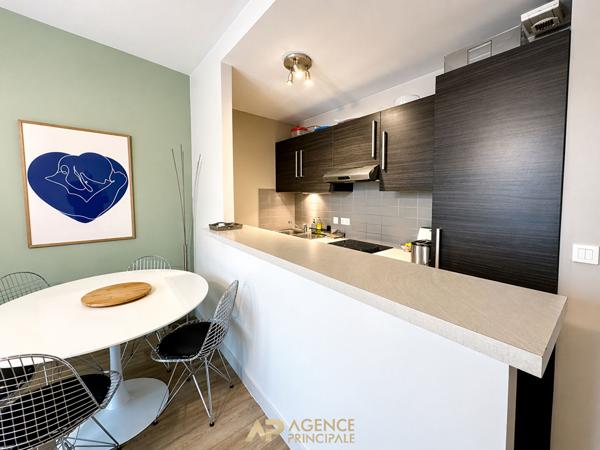 Appartement - Type 2 - La Rochelle Hyper centre - Secteur Marché central €299 000 ** - Référence JH680ED7