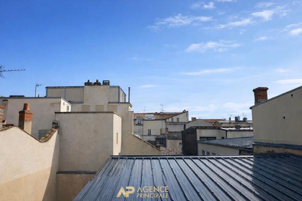 Appartement - Type 2 - La Rochelle Hyper centre - Secteur Marché central €299 000 ** - Référence JH680ED7