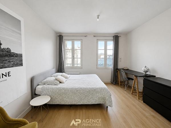 Appartement - Type 2 - La Rochelle Hyper centre - Secteur Marché central €299 000 ** - Référence JH680ED7