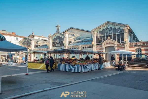 Appartement - Type 2 - La Rochelle Hyper centre - Secteur Marché central €299 000 ** - Référence JH680ED7