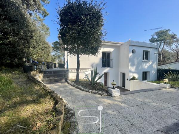 Villa 6 pièce(s) 3 chambre(s) 142 m²