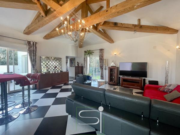 Villa 6 pièce(s) 3 chambre(s) 142 m²