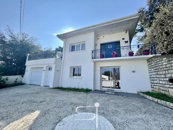 Villa 6 pièce(s) 3 chambre(s) 142 m²