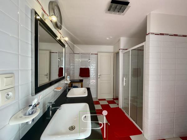 Villa 6 pièce(s) 3 chambre(s) 142 m²