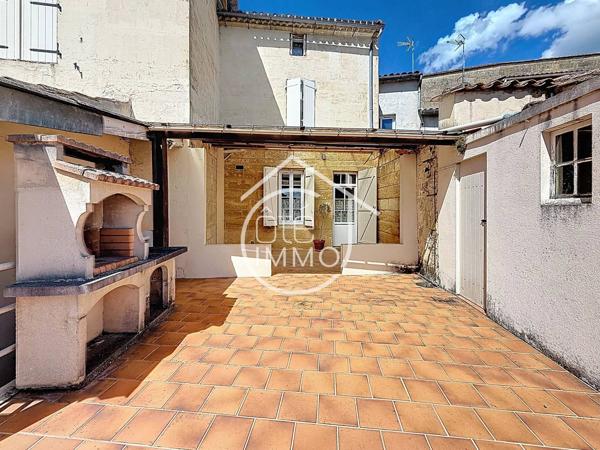 Castillon la Bataille : Maison en pierre avec fort potentiel