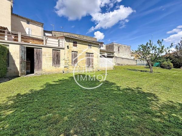 Castillon la Bataille : Maison en pierre avec fort potentiel