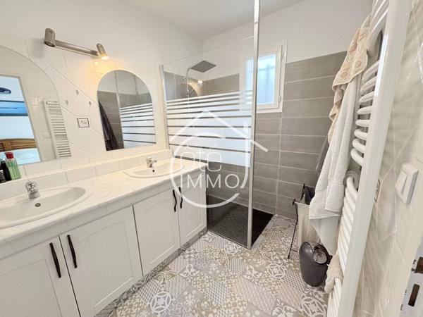 LA FORCE : Maison de plain-pied 6 pièces de 166m² avec jardin et piscine