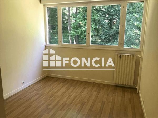 Location Appartement 5 pièces 97.59 m² - 12 AVENUE DU CHATEAU Etang La Ville 78620