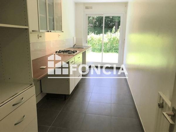 Location Appartement 5 pièces 97.59 m² - 12 AVENUE DU CHATEAU Etang La Ville 78620