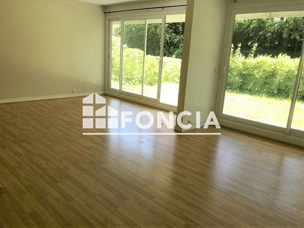 Location Appartement 5 pièces 97.59 m² - 12 AVENUE DU CHATEAU Etang La Ville 78620