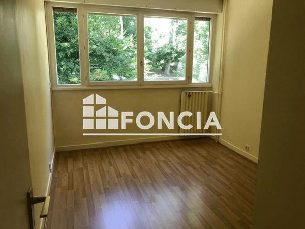Location Appartement 5 pièces 97.59 m² - 12 AVENUE DU CHATEAU Etang La Ville 78620