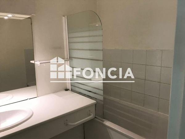 Location Appartement 5 pièces 97.59 m² - 12 AVENUE DU CHATEAU Etang La Ville 78620