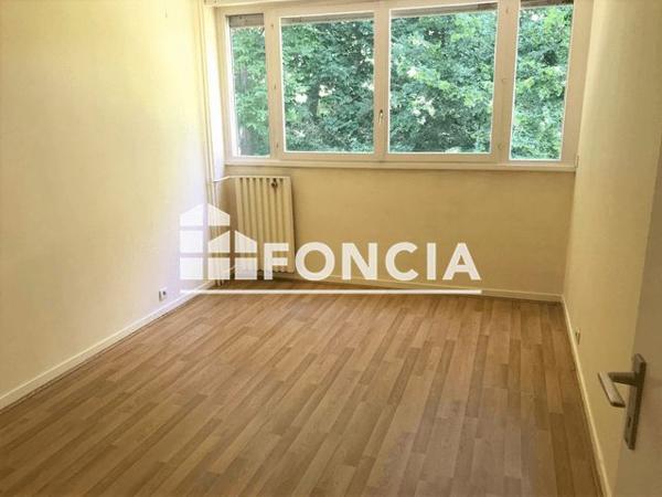 Location Appartement 5 pièces 97.59 m² - 12 AVENUE DU CHATEAU Etang La Ville 78620