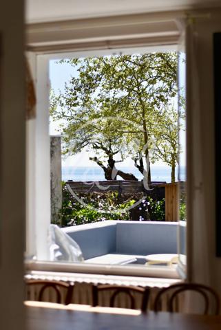 Villa rénovée de plus de 150m² avec 5 chambres piscine garage et de nombreux couchages sur une parcelle face bassin de presque 860m² ANDERNOS MAURET