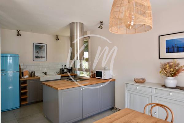 Villa rénovée de plus de 150m² avec 5 chambres piscine garage et de nombreux couchages sur une parcelle face bassin de presque 860m² ANDERNOS MAURET