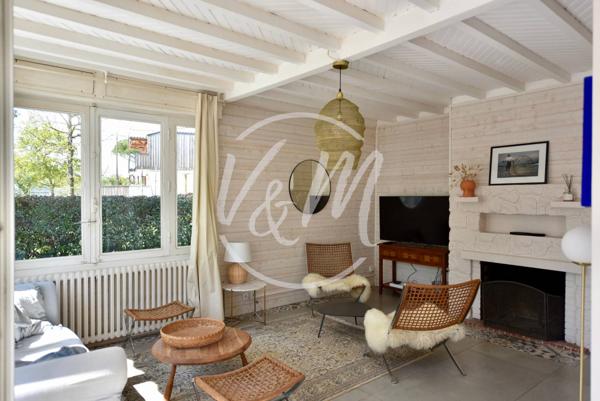 Villa rénovée de plus de 150m² avec 5 chambres piscine garage et de nombreux couchages sur une parcelle face bassin de presque 860m² ANDERNOS MAURET