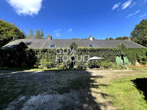 Longère en pierre à Elven 6 pièce(s) 165 m2 sur 2 hectares.