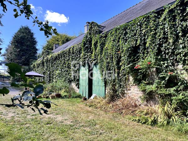 Longère en pierre à Elven 6 pièce(s) 165 m2 sur 2 hectares.