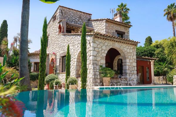 Villa d'architecte aux portes du Cros de Cagnes