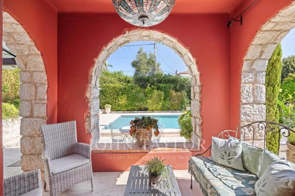 Villa d'architecte aux portes du Cros de Cagnes