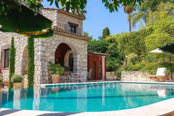 Villa d'architecte aux portes du Cros de Cagnes