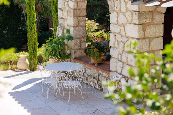 Villa d'architecte aux portes du Cros de Cagnes