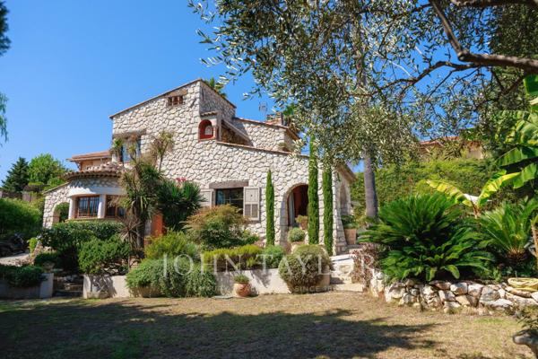 Villa d'architecte aux portes du Cros de Cagnes
