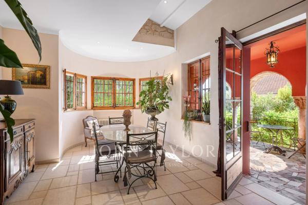 Villa d'architecte aux portes du Cros de Cagnes