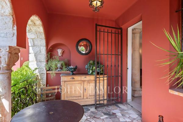 Villa d'architecte aux portes du Cros de Cagnes