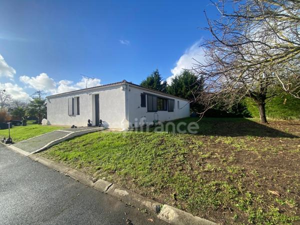 Local/bureau/Ensemble Immoblier/Maison indivduelle de Plain-pied à vendre SAINTE SOULLE (17)