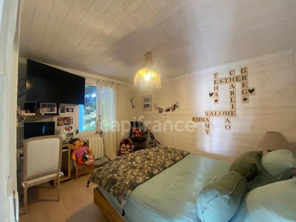 Local/bureau/Ensemble Immoblier/Maison indivduelle de Plain-pied à vendre SAINTE SOULLE (17)