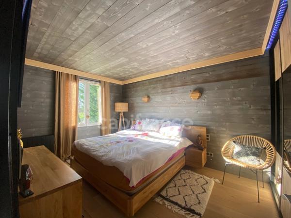 Local/bureau/Ensemble Immoblier/Maison indivduelle de Plain-pied à vendre SAINTE SOULLE (17)