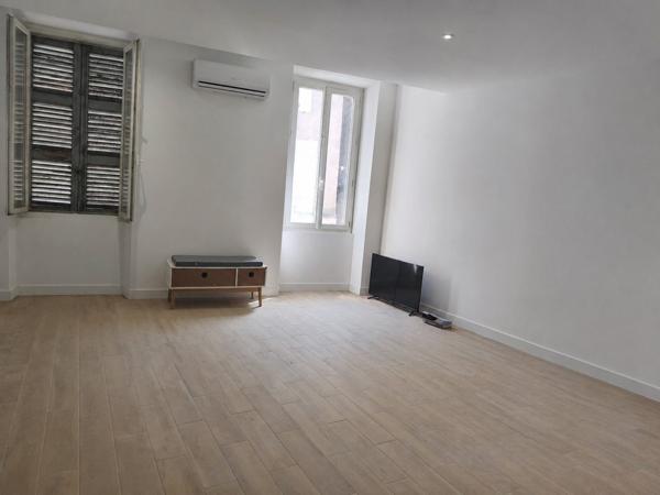 Studio à GONFARON (83590)