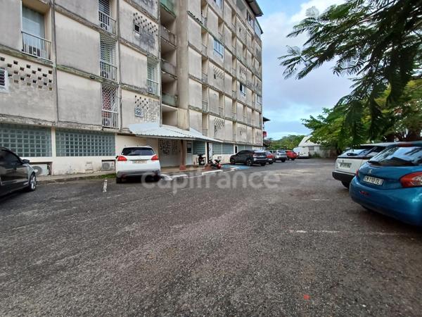 à louer appartement T2 meublé - 879 € - CAYENNE