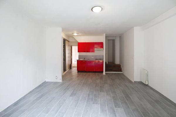 Maison 3 chambres avec garage et cour